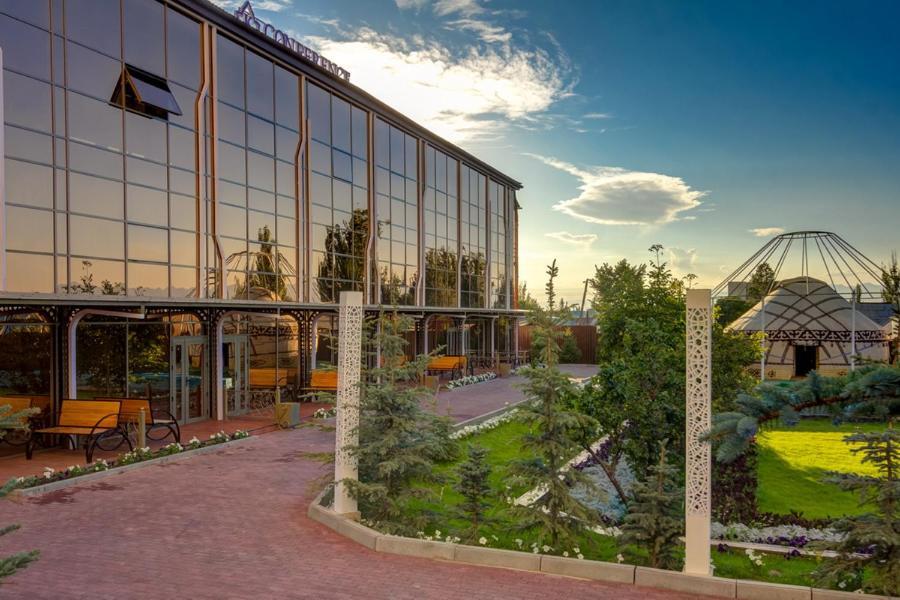 Karagat Hotel Karakol Exterior foto