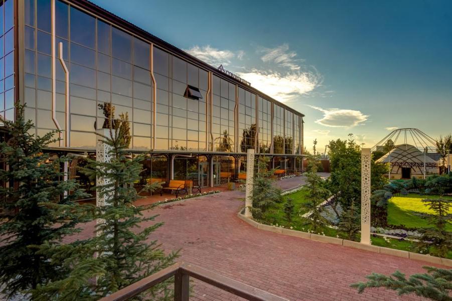Karagat Hotel Karakol Exterior foto